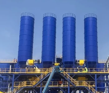 Silo with Double Outlet